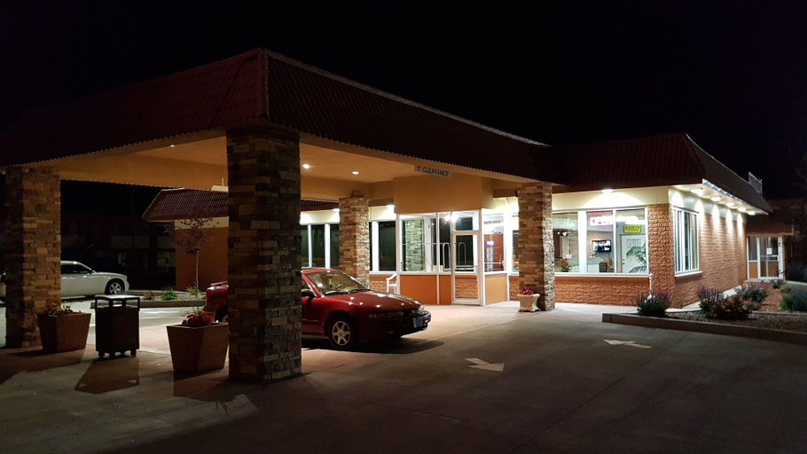 Exterior & Views 2, La Junta Inn, Otero