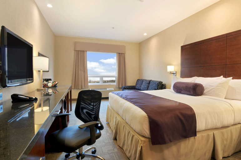Bedroom 3, Days Inn by Wyndham Regina Airport West, Division No. 6