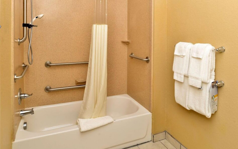 Bathroom, Western Inn & Suites, Dimmit