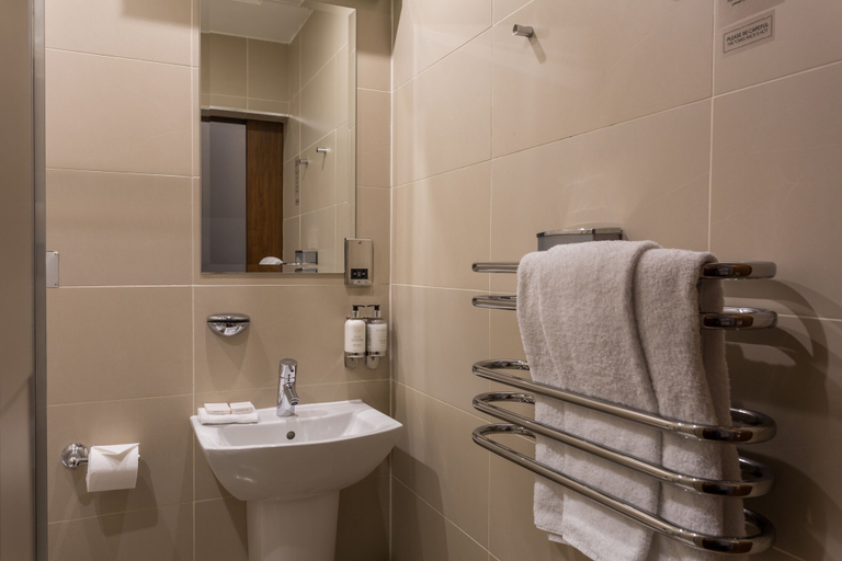 Bathroom 4, Angel's Share Hotel, Edinburgh