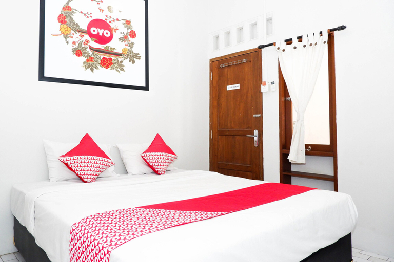 Bedroom 1, OYO 422 Achterhuis Guesthouse, Semarang