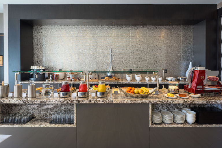 Food & Drinks 5, AC Hotel by Marriott Boston North, Middlesex