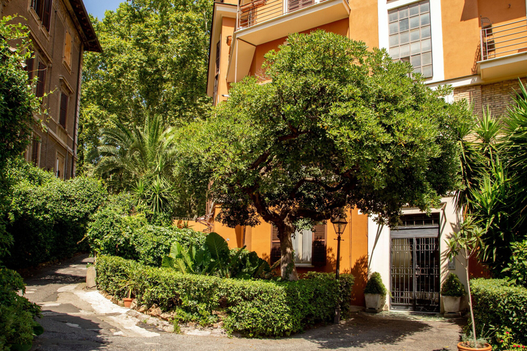 Interior entrance, Daplace - Terenzia Apartment, Rome