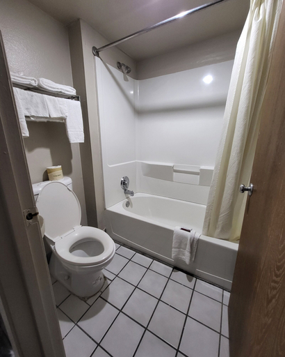 Bathroom 3, Hallmark Inn and Suites, Bexar
