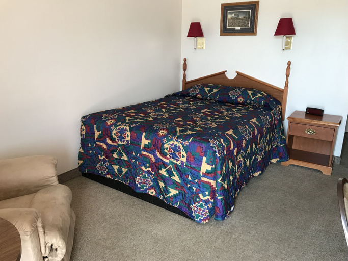 Bedroom 3, Motel Grand, Dawes