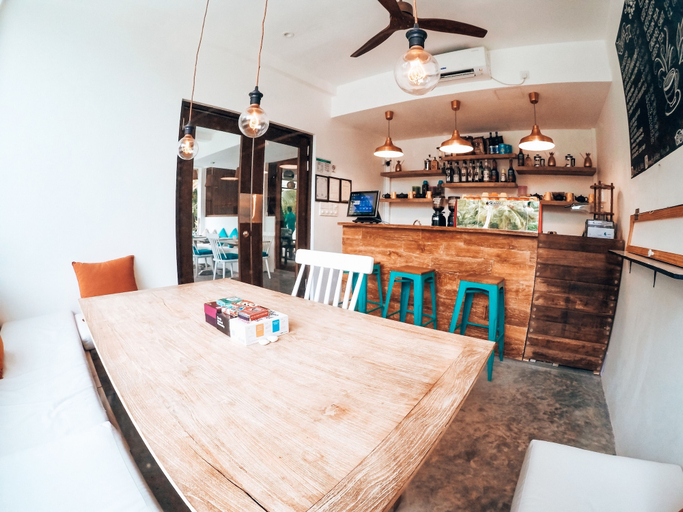Food & Drinks 5, Bliss Dhigurah