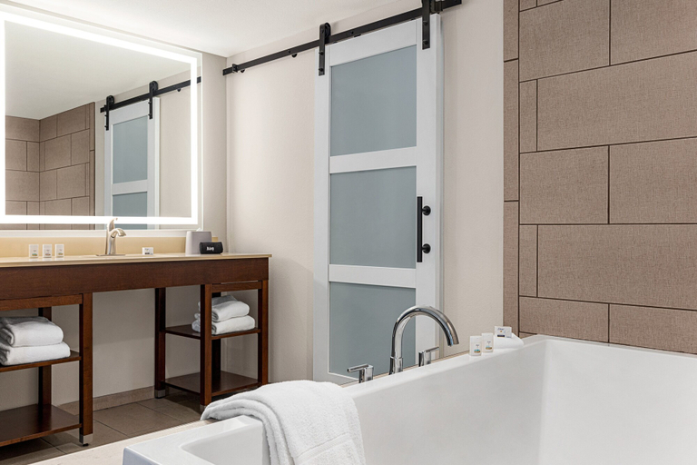 Bathroom 3, Holiday Inn Express & Suites EVANSVILLE DOWNTOWN by IHG, Vanderburgh