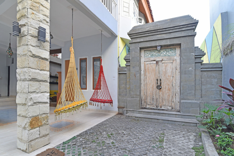 Exterior & Views 4, RedDoorz Plus @ Mahendradatta Denpasar, Denpasar
