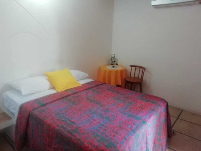 Bedroom 2, Hotel Cocos, Salinas