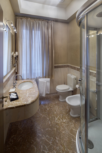 Bathroom 4, Albergo Cappello, Ravenna