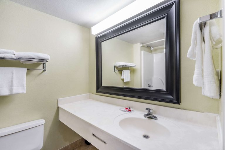 Bathroom 4, Super 8 by Wyndham Dandridge, Jefferson