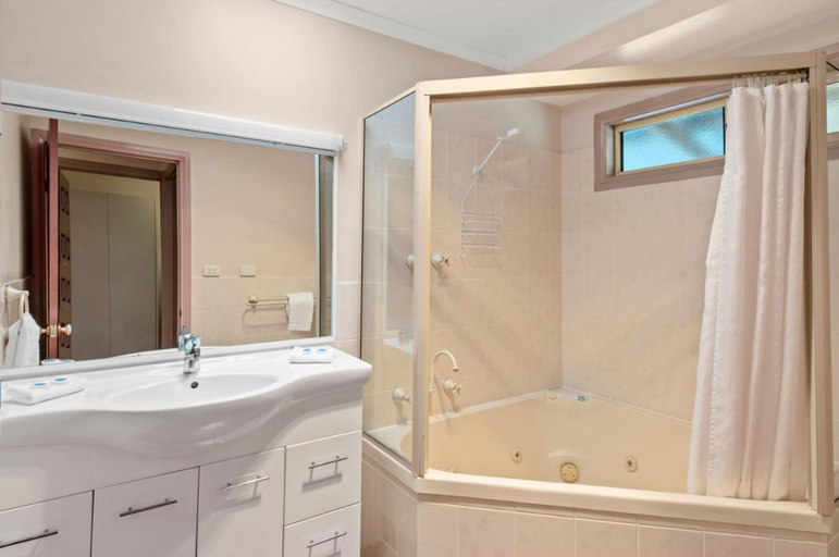 Bathroom 4, Discovery Parks - Ulladulla, Shoalhaven - Pt B