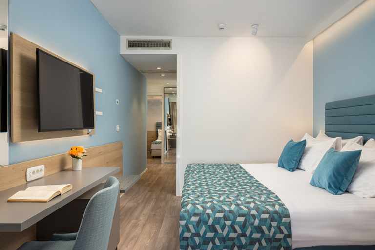 Bedroom 3, Valamar Meteor Hotel, Makarska