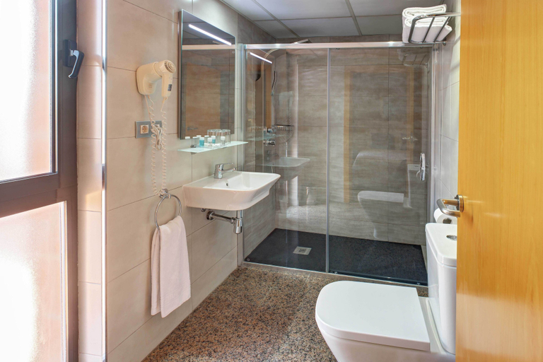 Bathroom 4, Hotel Nuevo Triunfo, Barcelona