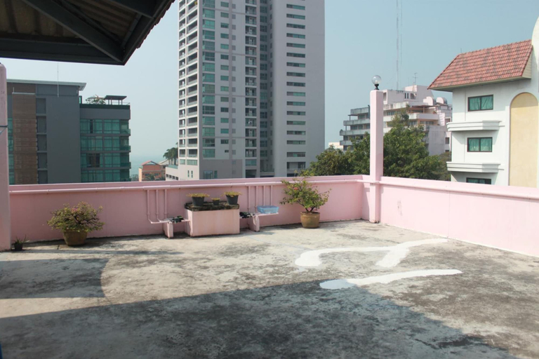 Others 5, Soi 5 Apartment, Pattaya