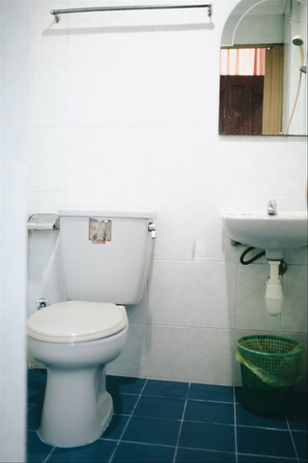 Bathroom 5, Hotel Gloris, Batam