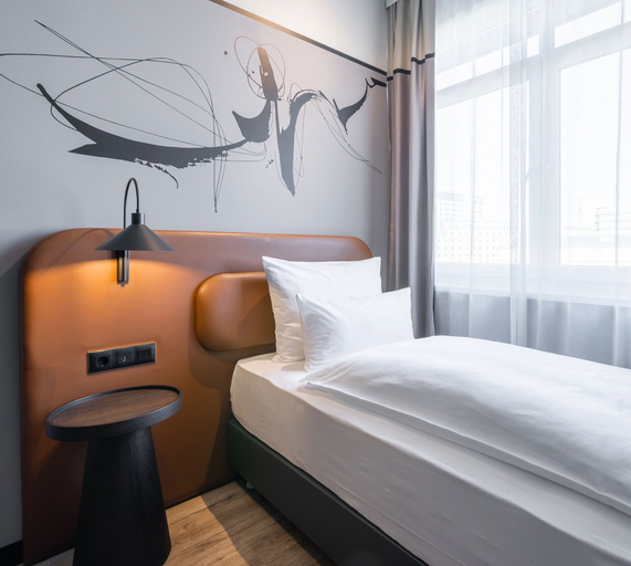 Bedroom 3, TITANIC Comfort Kurfürstendamm, Berlin