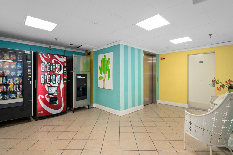Food & Drinks, Cayman Suites Hotel, Worcester