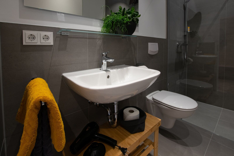 Bathroom 4, LivIn63 Studio Apartments, Aschaffenburg