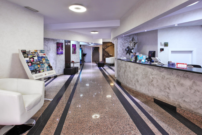 Others 5, Hotel Nuevo Triunfo, Barcelona