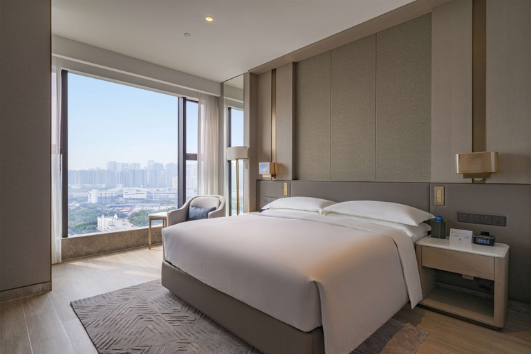 Bedroom 3, DoubleTree by Hilton Shenzhen Nanshan Hotel & Residences, Shenzhen