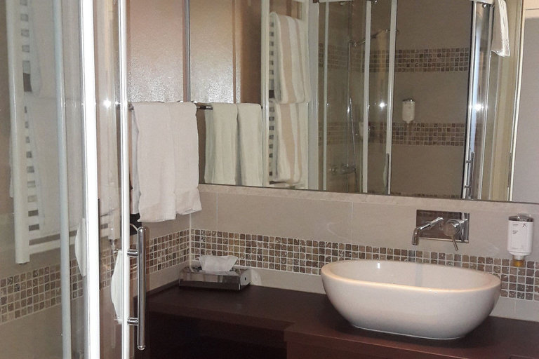 Bathroom 4, Lake Garda Resort, Brescia