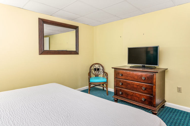Bedroom 3, Cayman Suites Hotel, Worcester