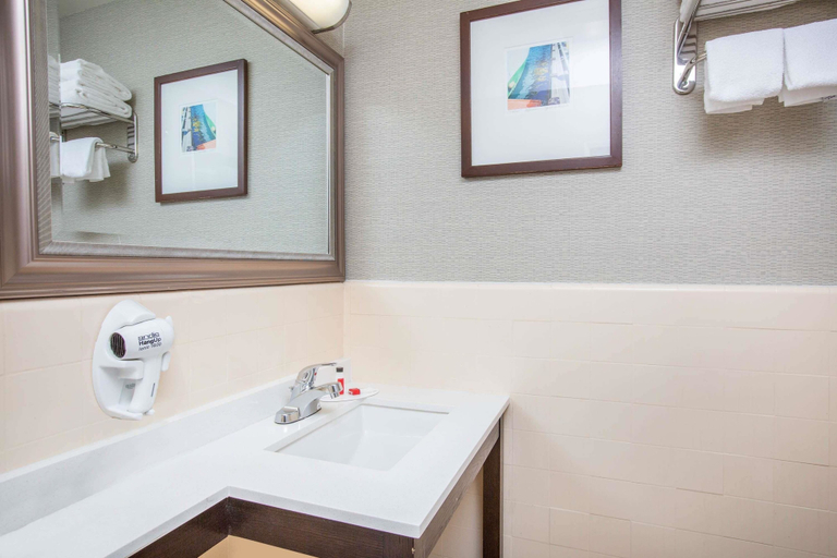 Bathroom 4, Baymont by Wyndham San Diego Downtown, San Diego