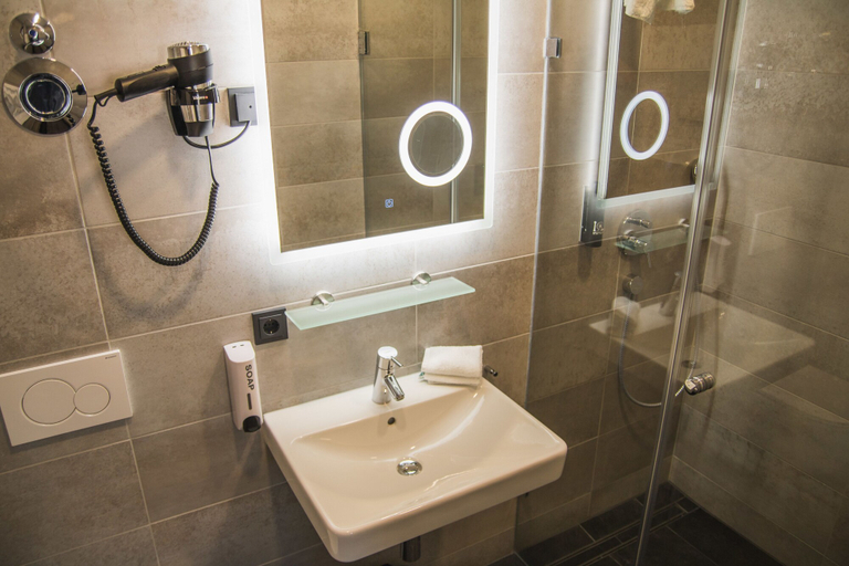 Bathroom 5, Hayta Hotel Stuttgart Airport Messe, Esslingen