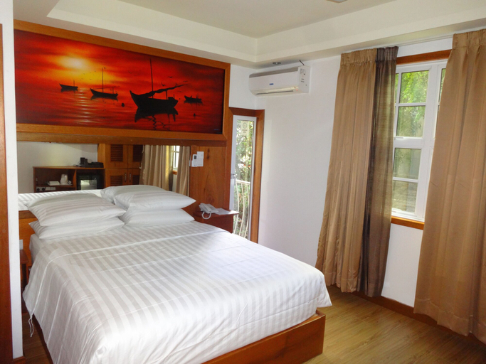 Bedroom 3, Six In One, Malé