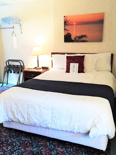 Bedroom 3, Cedar Motor Inn, Marquette