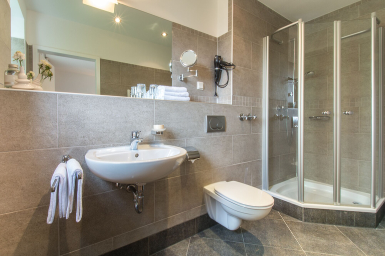 Bathroom 5, Hotel Friederike, Mülheim an der Ruhr