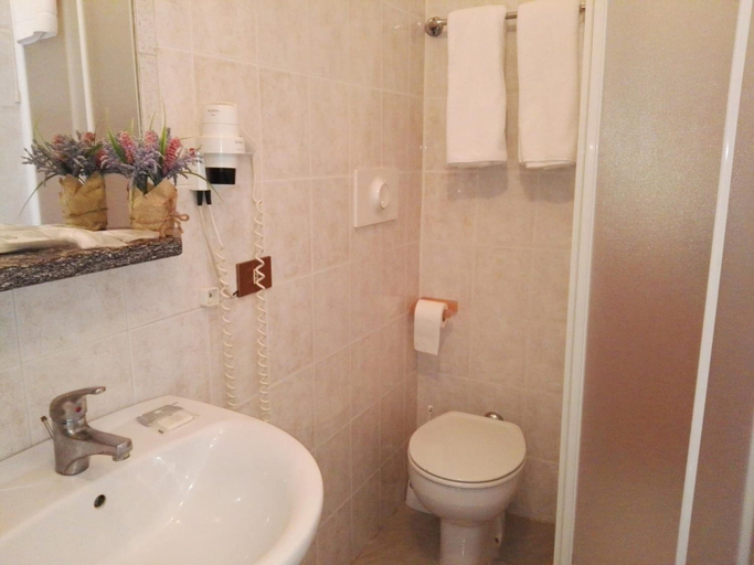 Bathroom, Hotel Loreto, Milano