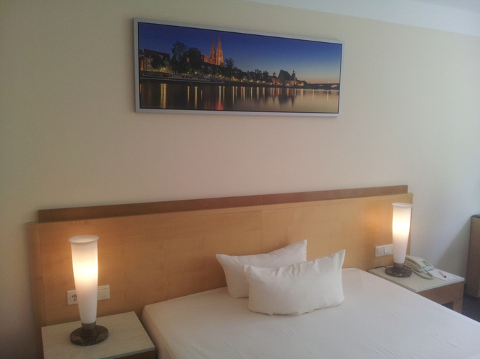 Bedroom 3, Sorat Insel-Hotel Regensburg, Regensburg