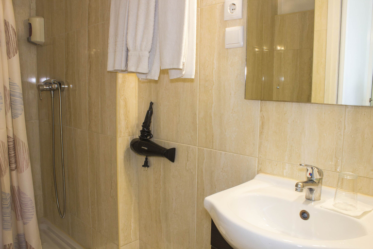 Bathroom 5, Hotel Estoril Porto, Porto