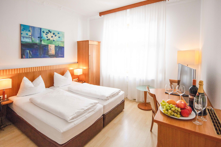 Bedroom 4, Hotel Graf Zeppelin, Konstanz