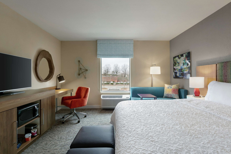 Bedroom 3, Hampton Inn & Suites Johns Creek, Fulton
