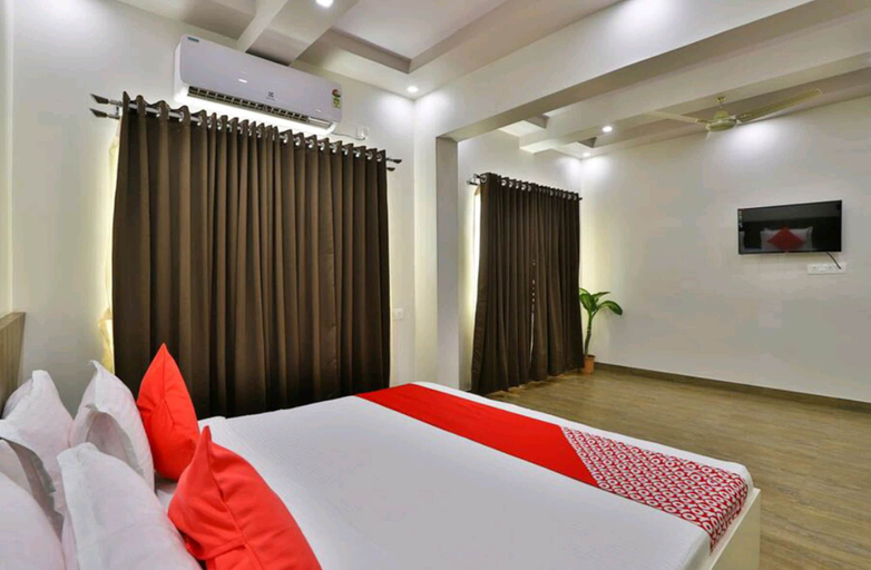 Bedroom 3, Hotel Centre Point, Kachchh