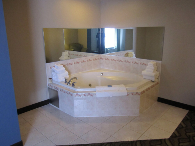 Bathroom 4, Hampton Inn Latrobe, Westmoreland