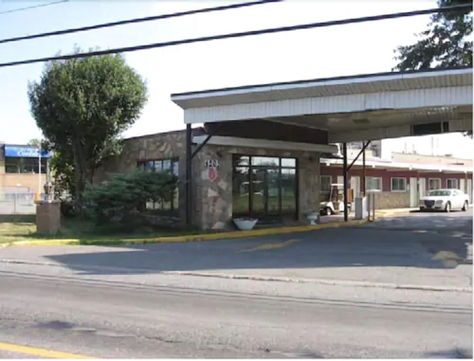 Exterior & Views 2, Grand Motel Saint-Hubert, Champlain