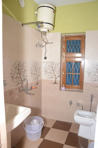 Bathroom 4, Royal Green Buds, Kangra