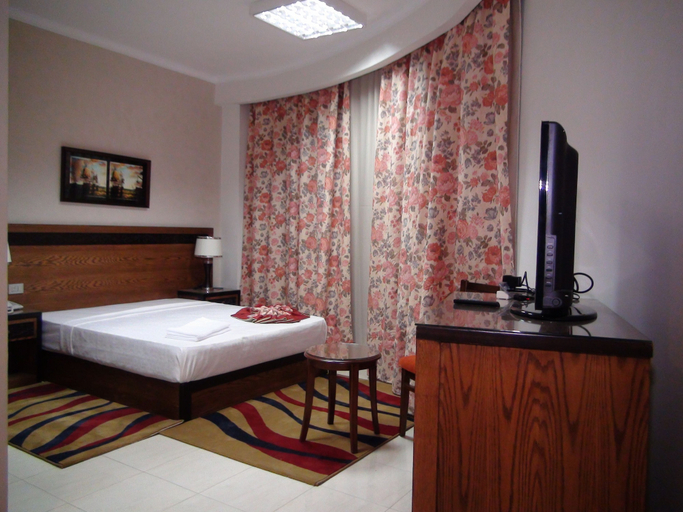 Bedroom 4, Glorious Hotel, 'Ain Schams