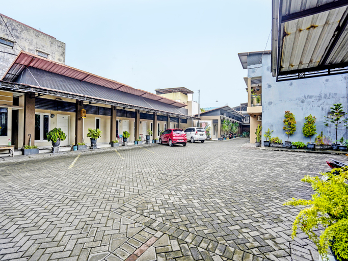 Exterior & Views 2, OYO Life 92190 Arya Guest House, Tulungagung