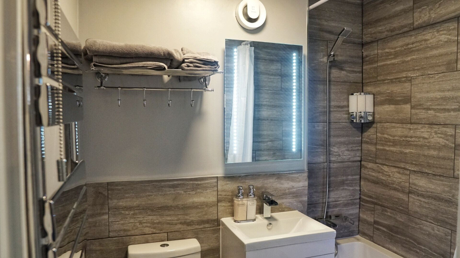 Bathroom 5, North London Apartment - Edmonton, London