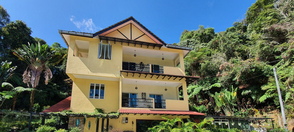 Exterior & Views
