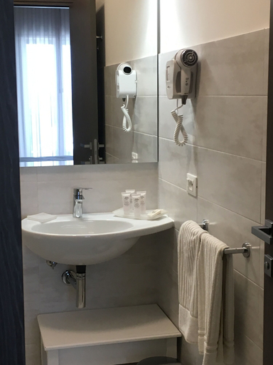 Bathroom 4, Hotel Puglia Garden, Foggia