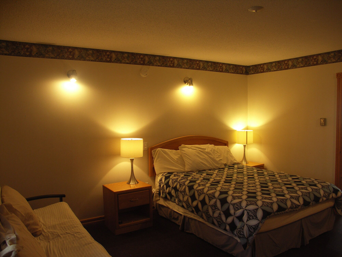 Bedroom 3, Rainbow Inn, Muskoka