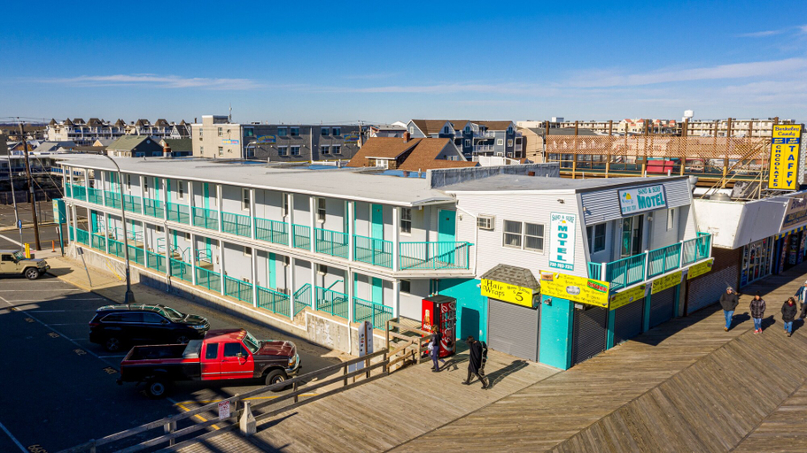 Exterior & Views 2, Boardwalk Sand & Surf Inn Oceanfront, Ocean
