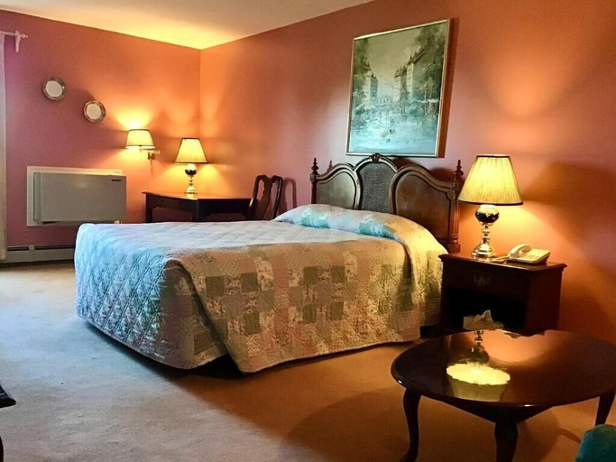 Bedroom 3, Rollo Bay Inn, Kings