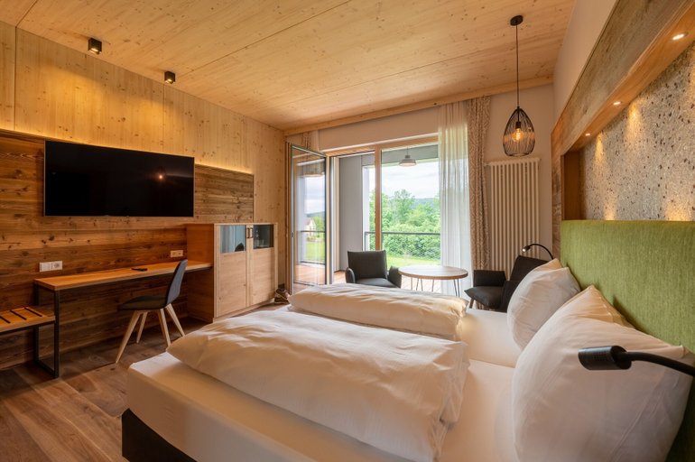 Bedroom 3, Landhotel Goldenes Kreuz, Neustadt an der Waldnaab